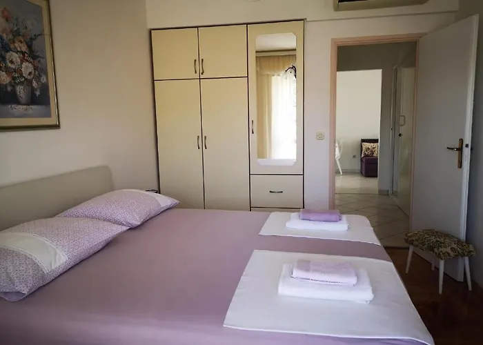 Prosperina Hvar 2 *